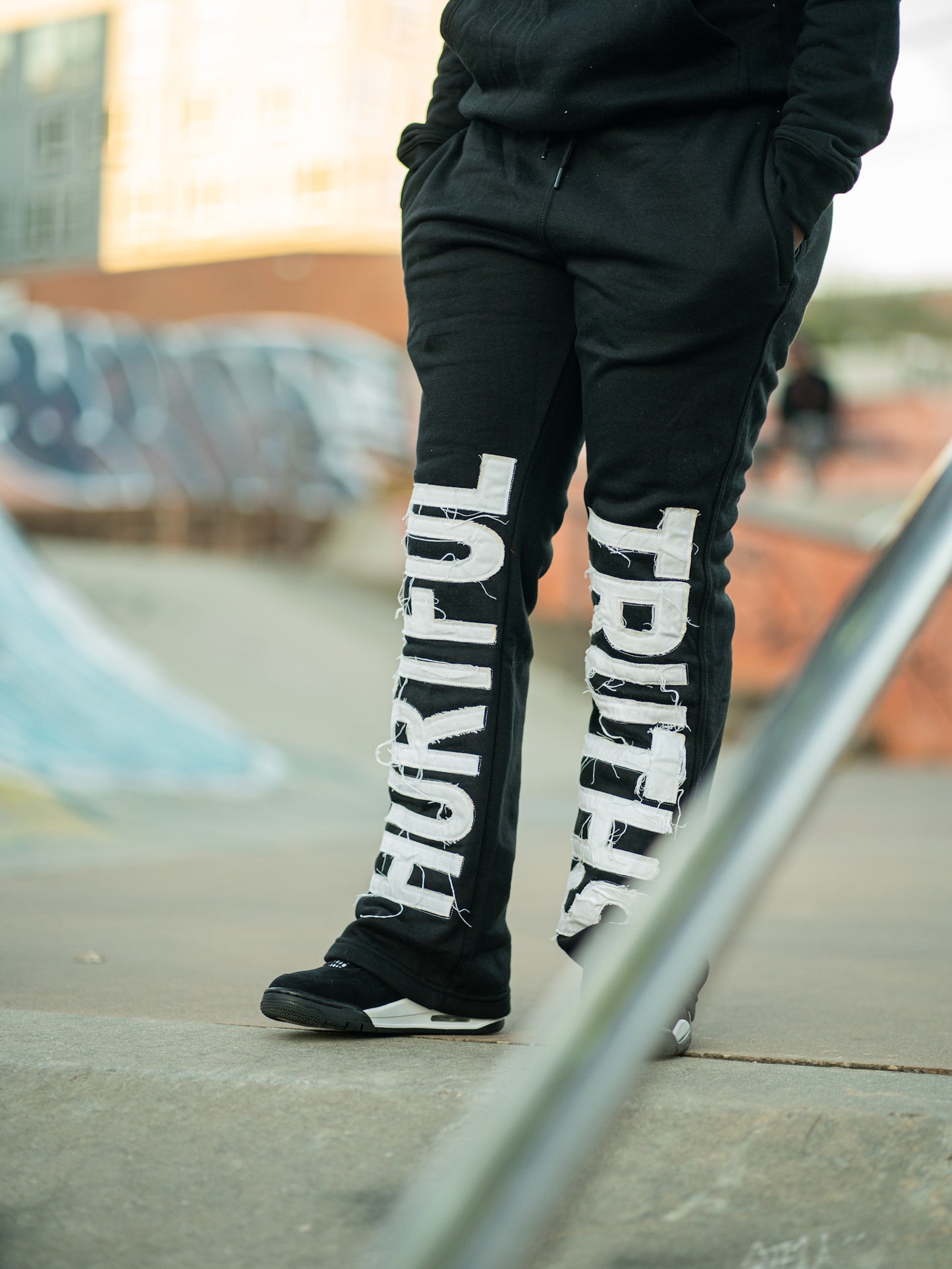 BLACK FLARED SWEATSUIT